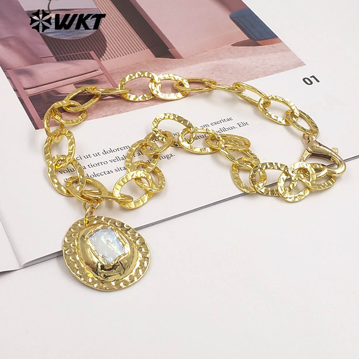 WT-JN367 Fashion Simple Gold Electroplated Metal Thick Chain With Natural Freshwater Pearl Pendant Necklace For Birthday Gifts