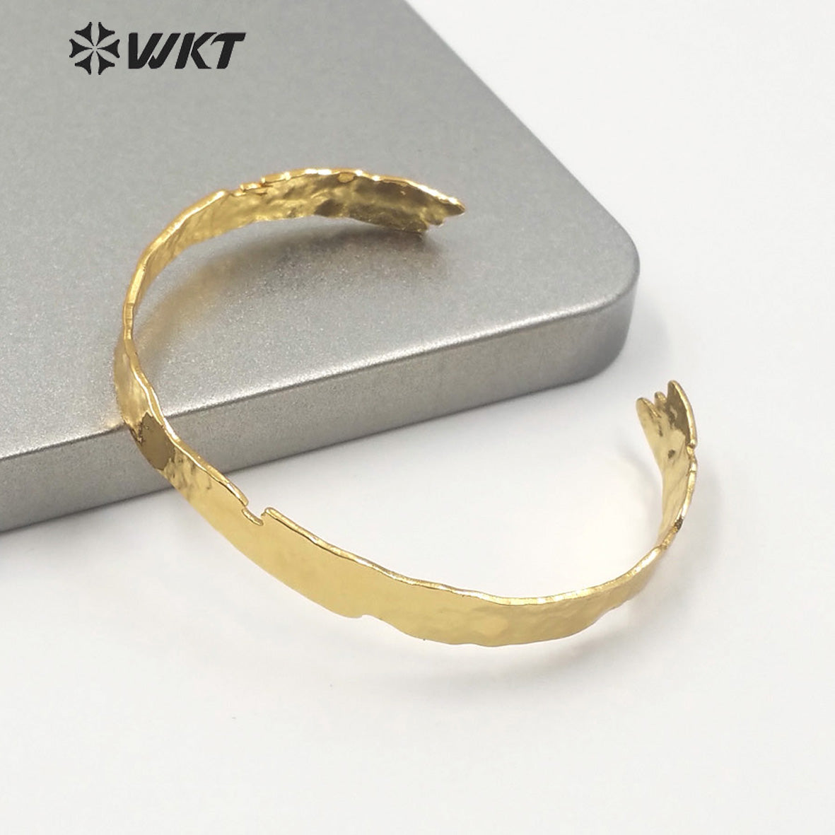 WT-B560 WKT Tiny Simple Gold Electroplated lava Bangle Most Popular Irregular Metal Brass Women Bangle Is Open Size
