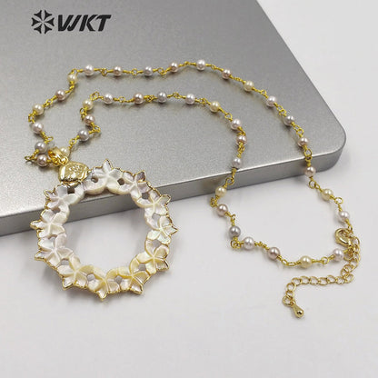 WT-JN118 Hand Carved Flower Shape Shell Pendant With Pearl Beads Necklace Women Fashion Charm Jewelry Natural Shell Necklace