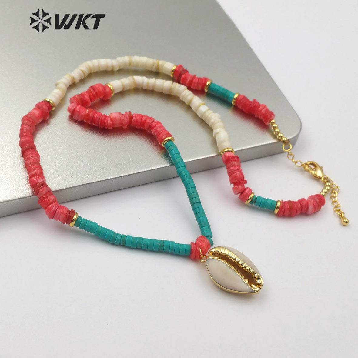 WT-N1160 Cowrie Shell Necklace Multi Color Stones Beaded Ornaments Cowry Shell Pendant Neck Sea Shell Jewelry