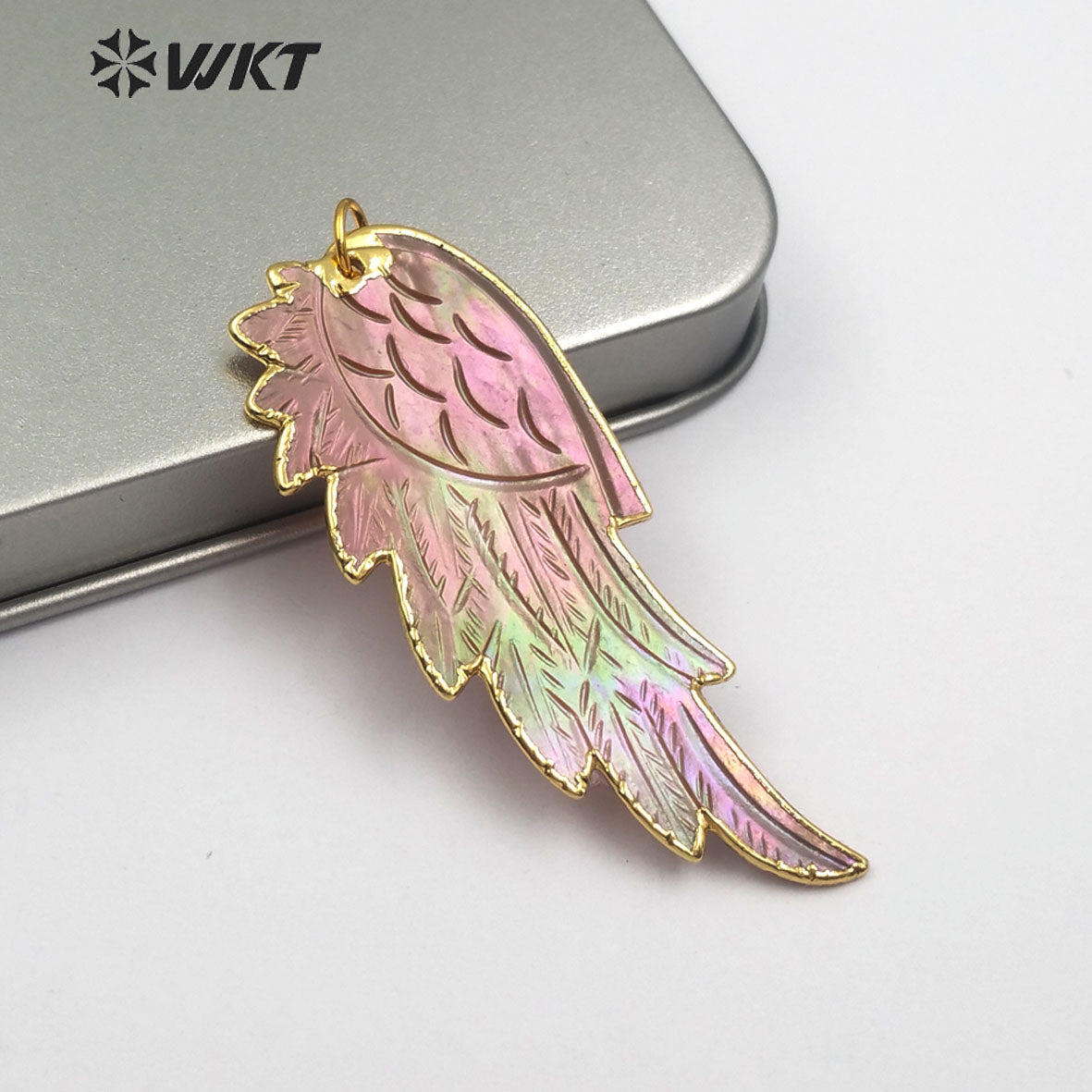 WT-P853 Hot Exclusive Natural Hand Carved Shell Feather Pendant 18k Gold Dipped Shell Feather Pendant