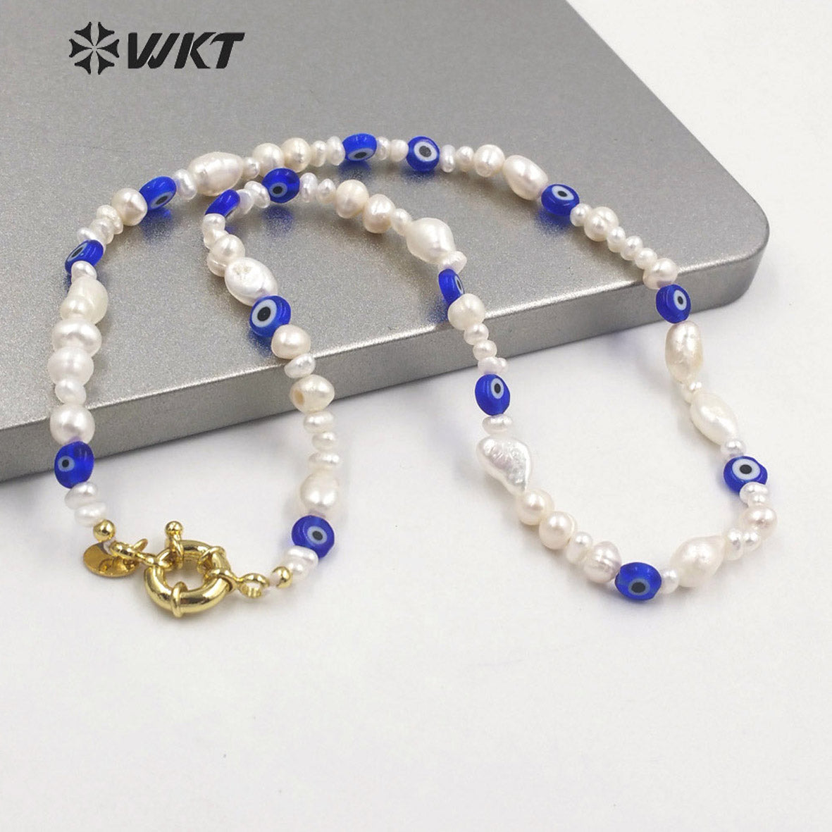 WT-JN209 Unique Exclusive Design Gorgeous Blue Eye Beads Necklace Popular Freshwater Pearl Choker Necklace with Locker