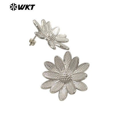 WT-E764 Wholesale New 18K Gold Plated and Silver Bodhisattva Lotus Shaped Earrings for Women As Special Anniversary Gifts