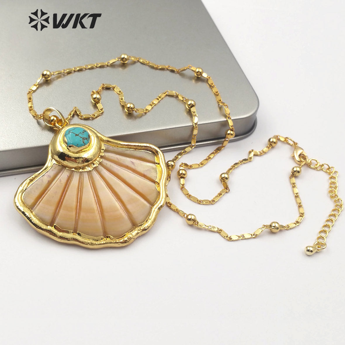 WT-JN067 Light-colored Shell Fan-shaped Top with Pearl Pendant or Turquoise Pendant Embellishment of Gold-plated Necklace
