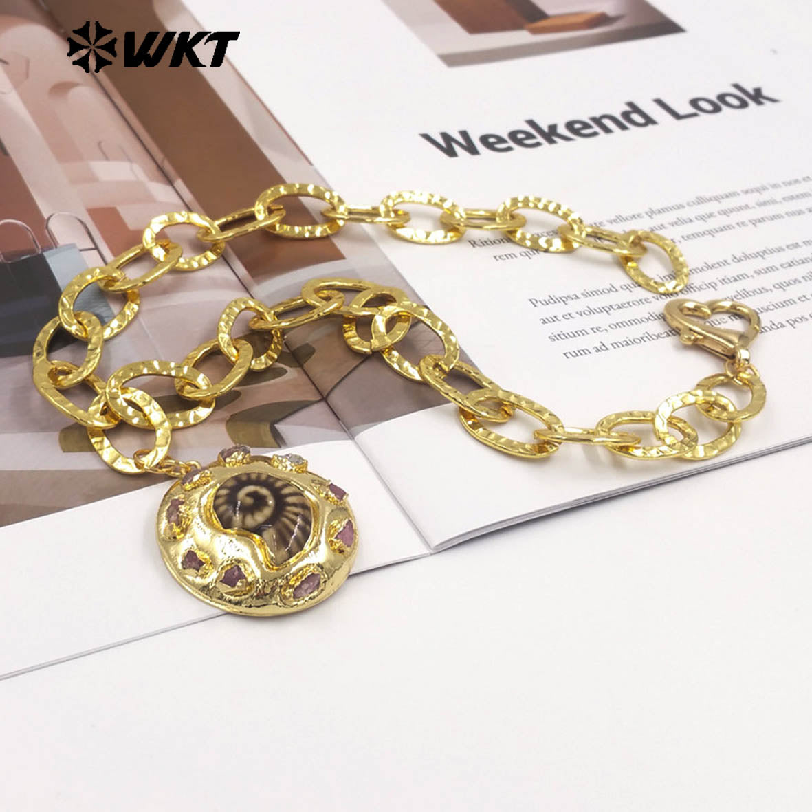 WT-JN373 Newest Simple Gold Plated Yellow Brass Thick Chain With Tourmaline And Ceramic Shell Shape Pendant Women Necklace