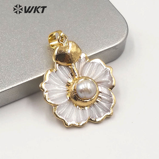 WT-JP174 Stylish Hot Sales Natural Shell Pendant Flower Shape Shell Pendant With Pearl Women Charm New Jewelry Pendant