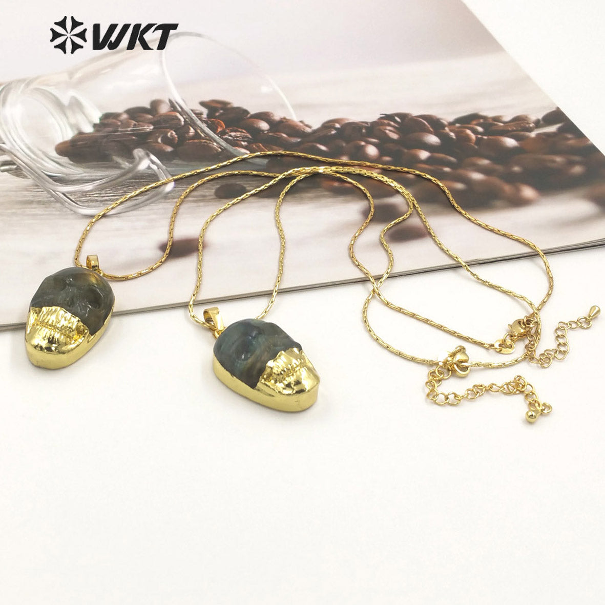 WT-N1461 Wholesale Fashion Gold Dipped Natural Flashy Stone Hand Carving Labradorite Skulls Necklace