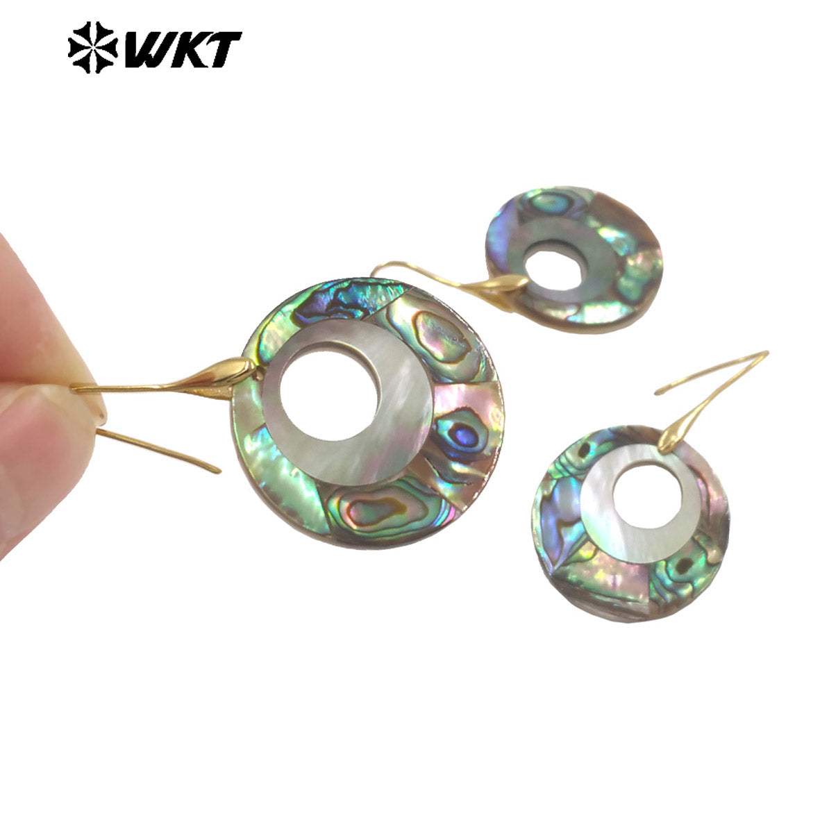 WT-MPE163 Wholesale Boutique Natural Abalone Shell With Round Hole Gold Color Earrings For Women Casual Style Matching