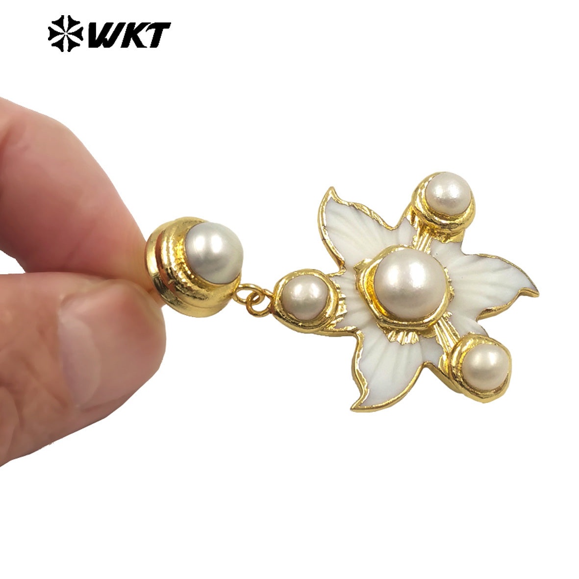 WT-MPE146 Popular Natural Round Pearl Handmade Carved Shell Flower Shape Earrings Elegant Style for Ladies Jewelry Gift