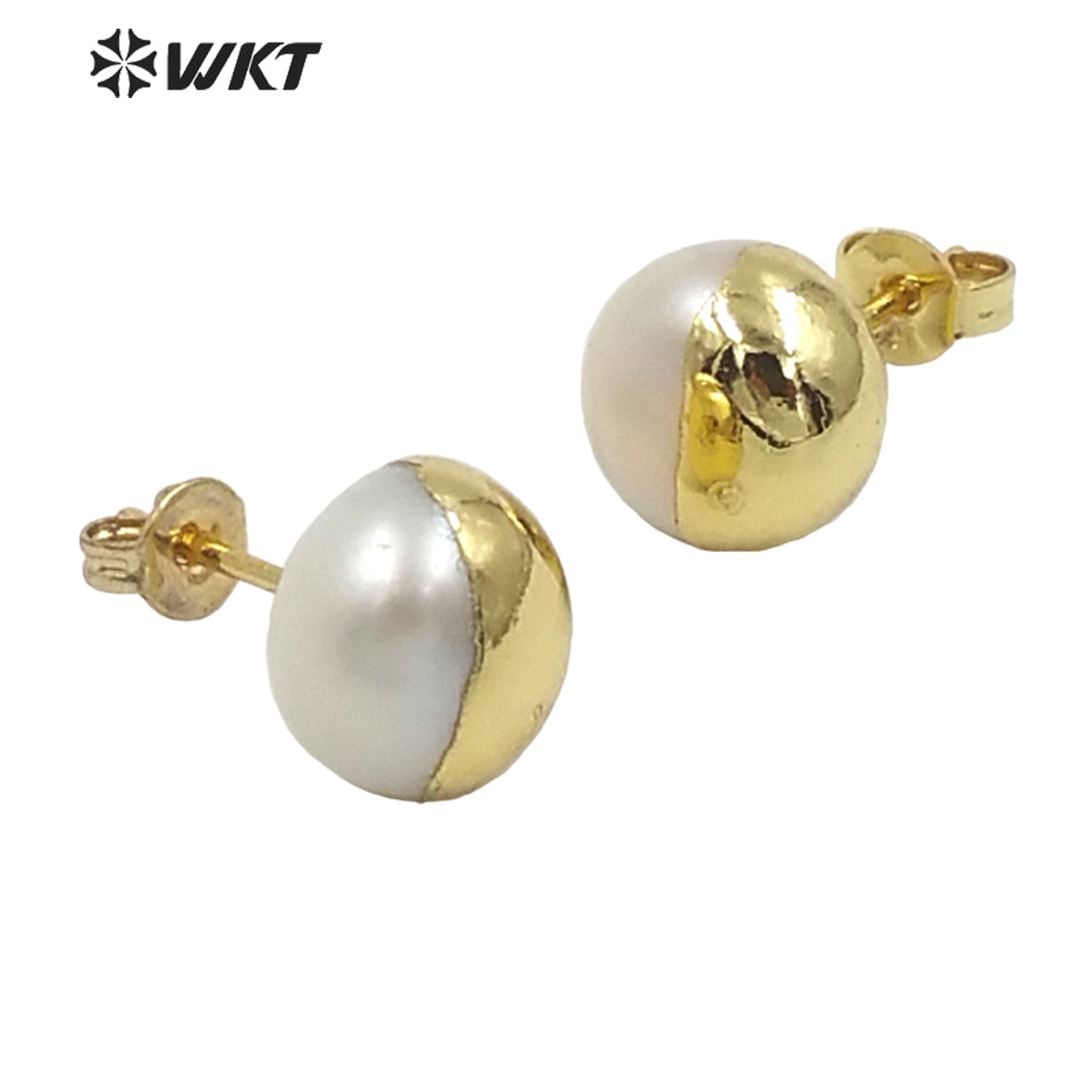 WT-MPE059 Wholesale New Secret Face Series 10mm Natural Round Pearl Gold Studs Unique Design White Pearl Studs Earrings for Lady