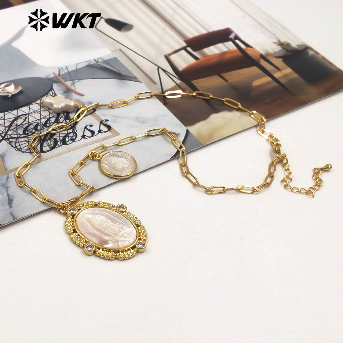 WT-JN322 Wholesale 18K Gold Electroplated Pearl Shell Pendant Necklace Hand Carved Virgin Mary Pattern Vintage Women Jewelry