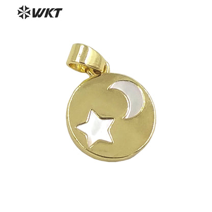 WT-JP325 Wholesale New Round Gold Bezel Shell Moon and Star Pendant Lovely Energy Heart Shell Charms for Friend Gift