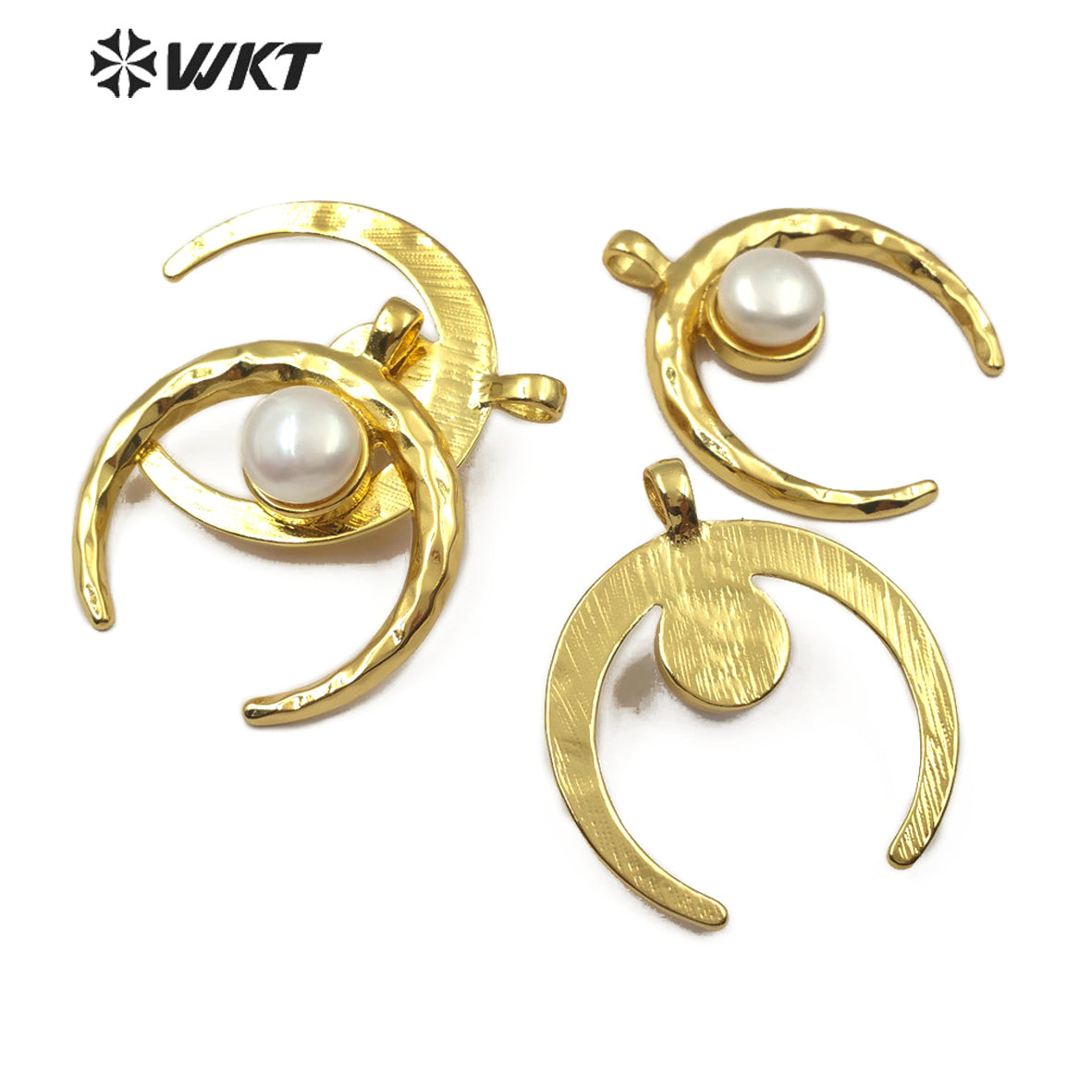 WT-JP107 New Design Bohemian Style Brass Crescent 18K Gold Plated with Middle Pearl Decoration Pearl Crescent Horn Pendant