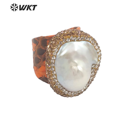 WT-MPR040 Wholesale Fashion Baroque Pearl Ring With Genuine Leather Gorgeous Dubai Style Precious Women Diamond Ring for Party