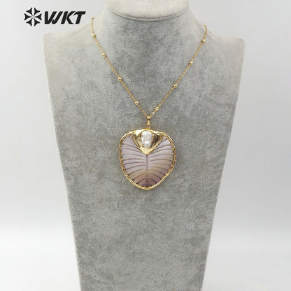 WT-JN060 Natural Color Leaf Shape and Grain Pearl Pendant with 18K Gold-plated Edges and Pearl-embellished Shell Necklace