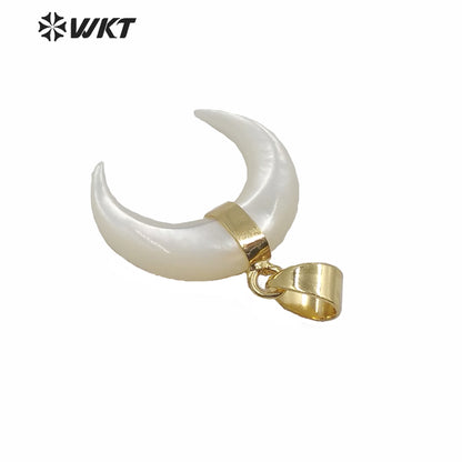 WT-JP214 Hot Sales Tiny Crescent Horn Pearl Pendant Women Fashion Small Size White Shell Crescent Horn Charms Pendant
