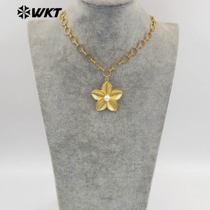 WT-N1514 Lovely Gold Plated Round Metal Chain With Brass And Artificial Pearl Flowers Pendant Necklace As Girl Fashion Jewelry