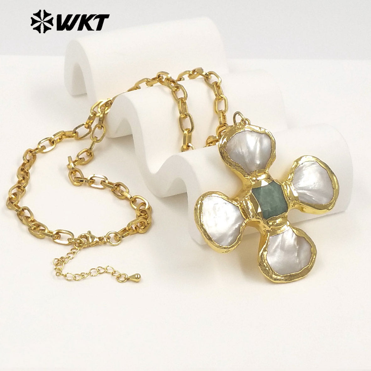 WT-JN346 Popular 18K Gold Plated Natural Turquoise Amethyst Stones And Shell Flower Shape Pendant Necklace As Party Jewelry
