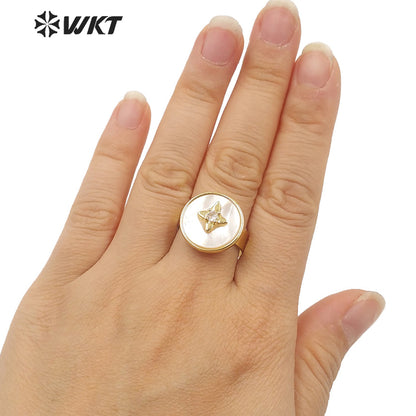 WT-MPR025 WKT 2022 Wedding Party Style Rings Romantic Round Shape Shell Rings Lady Charming Jewelry Cubic Zircon Ring