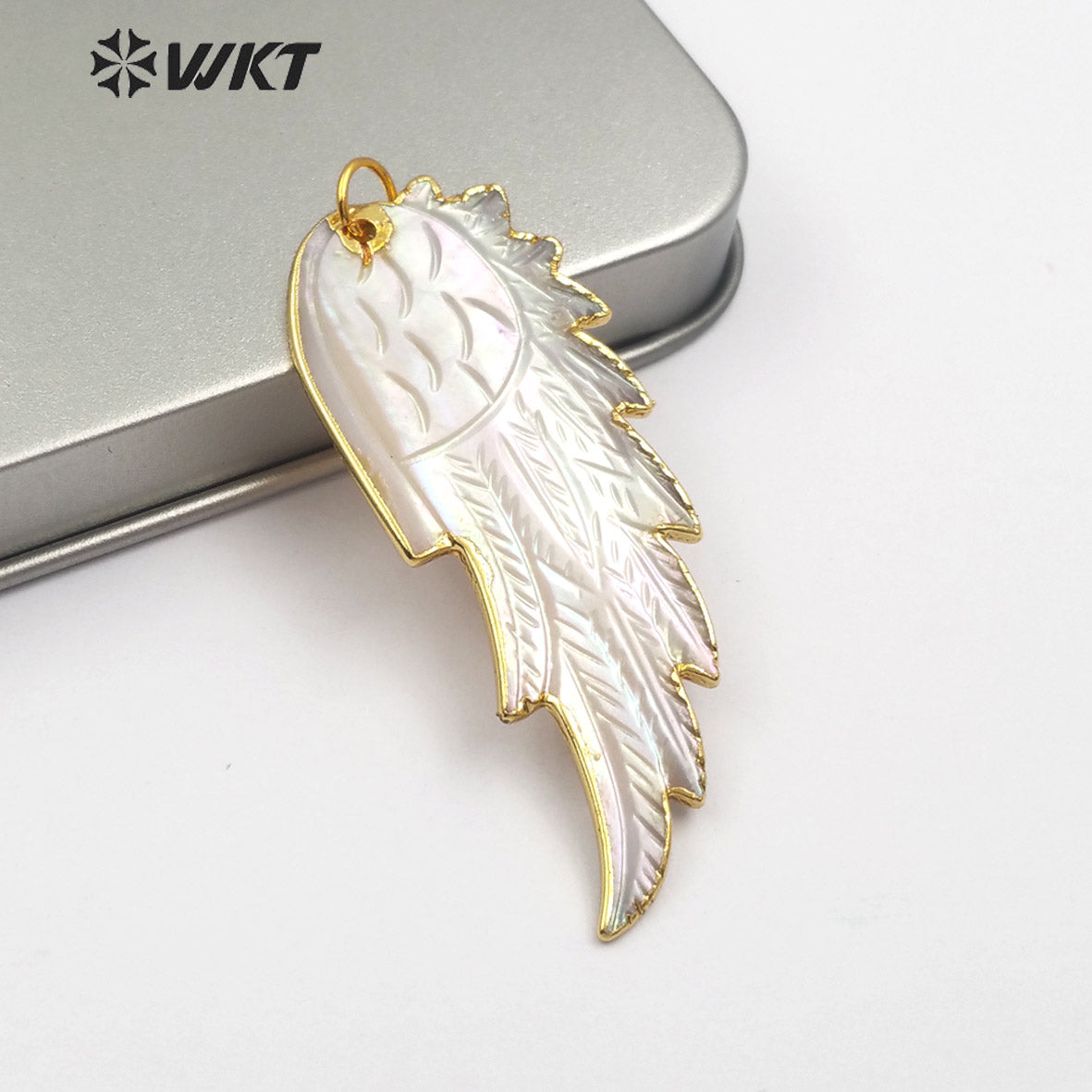 WT-P853 Hot Exclusive Natural Hand Carved Shell Feather Pendant 18k Gold Dipped Shell Feather Pendant