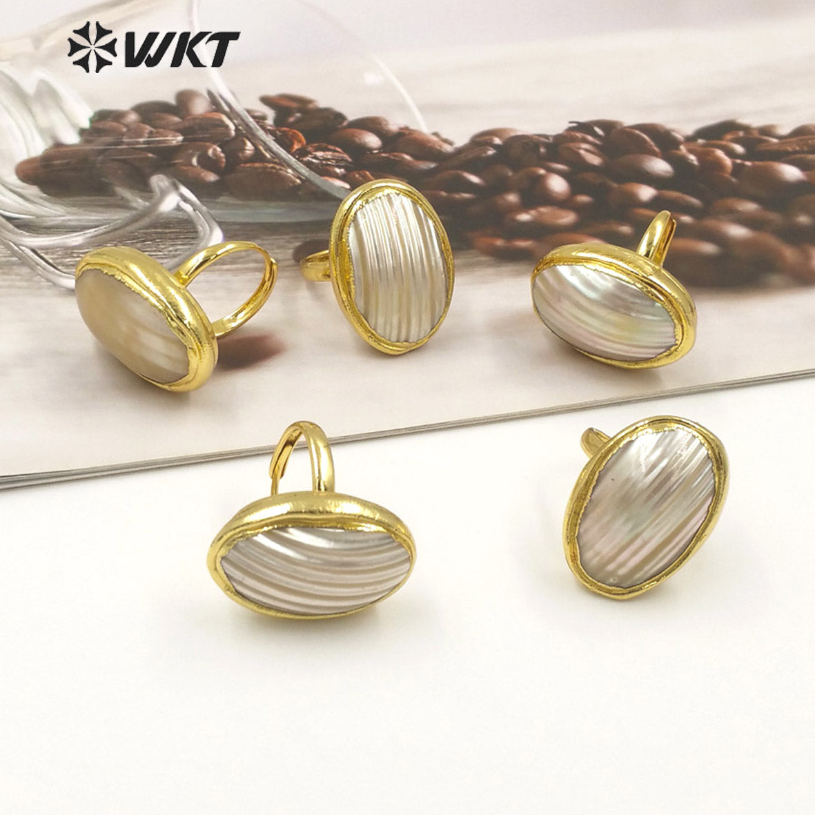 WT-MPR076 Fashion Gold Plated Resist Tarnishable Natural White Oval Mabe Women Ring for Anneversary Wedding Gift