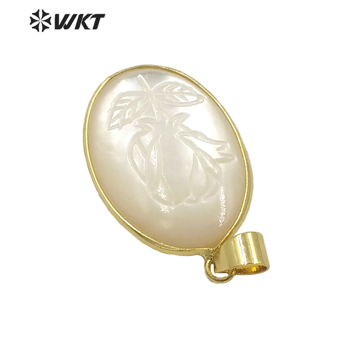 WT-JP266 WKT European Design Gold Electroplated Bezel Mother of Pearl Rose Flower Pendant Hand Carved White Oval Shell Flower