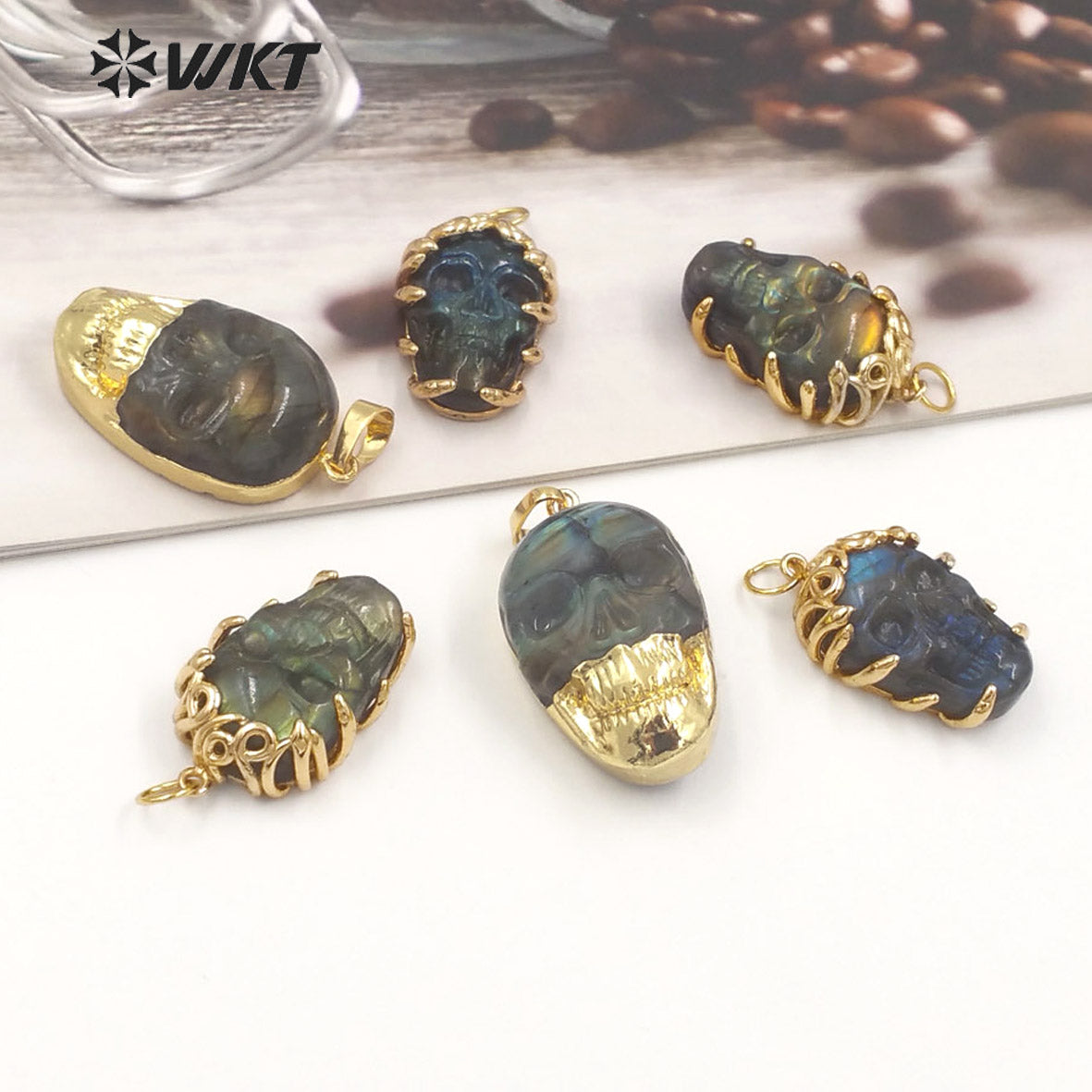 WT-P1956 Wholesale Fashion Unique Cool Natural Labradorite Stone Hand Carving Skull Pendants in Gold Plated