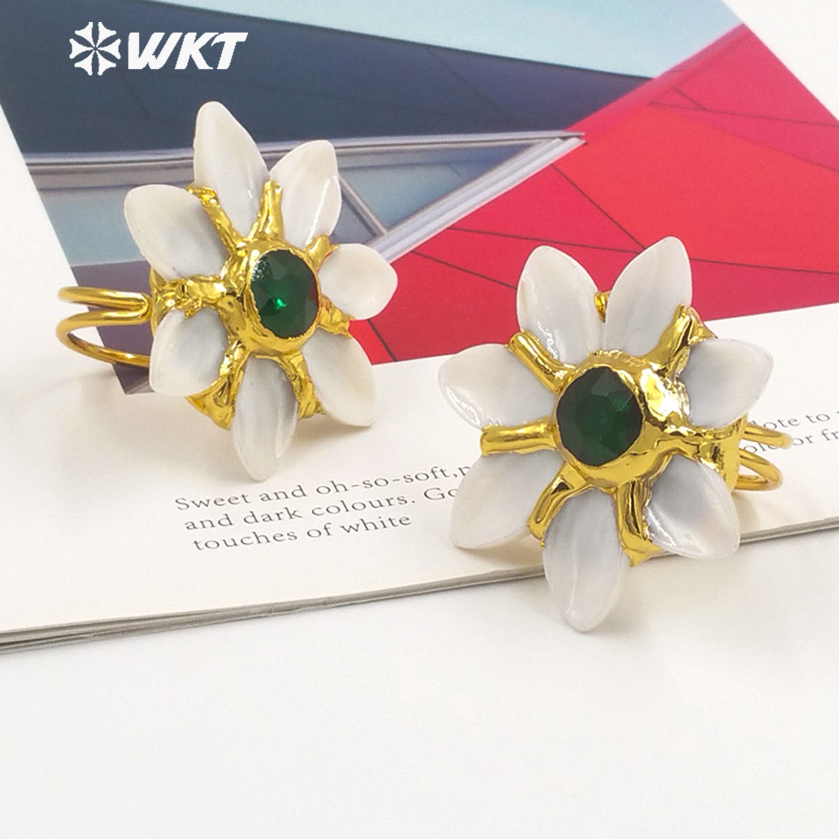 WT-MPR067 Gorgeous Trendy Fashion Natural White Shell and Green Jade Stone Ring for Women Lucky Unique Design Ring