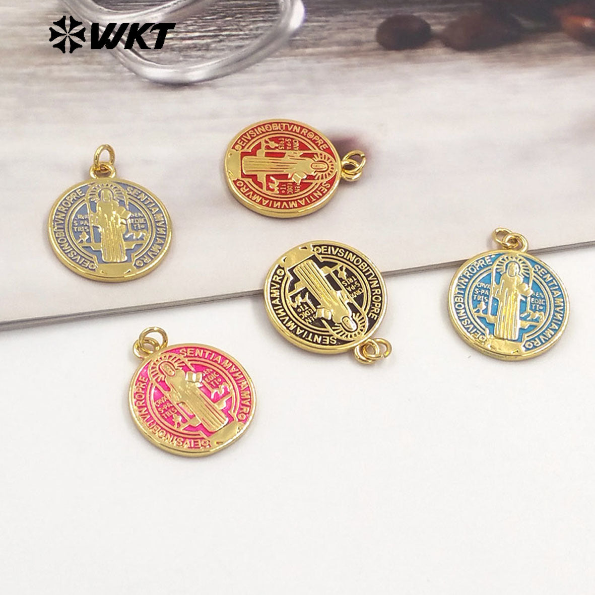 WT-MP294 Unique Spring Design Round 18K Real Gold Plated Brass Medal Christian Religious St Benedict Pendants