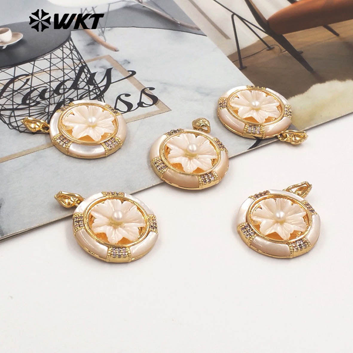 WT-JP469 Delicate Romantic Gold Plated Zircon And Natural Shell Hand Carved Flower Shape Pendant As Women Gifts Making