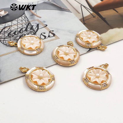 WT-JP469 Delicate Romantic Gold Plated Zircon And Natural Shell Hand Carved Flower Shape Pendant As Women Gifts Making