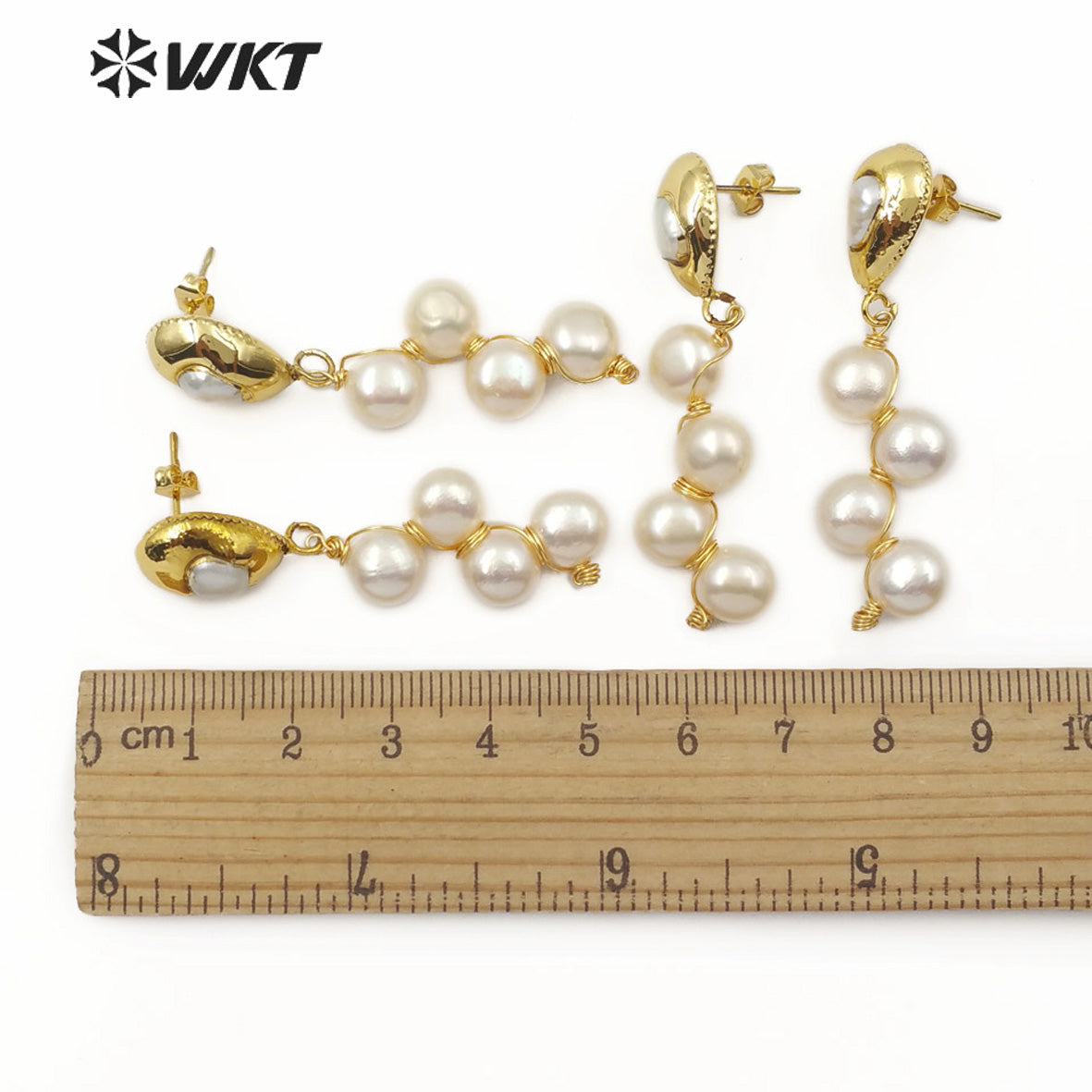 WT-E529 New Design Is Elegant and Beautiful Natural Freshwater Pearl Earring in Gold Plated With Four Little Round Pearl Earring