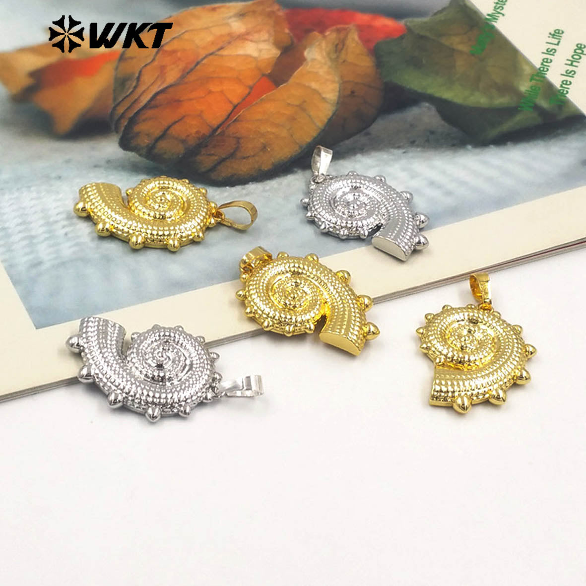 WT-P2002 Latest Design Cute Vividly Snail Shell Shape Two Color Wholesale Pendant Charms Finding Trumpet Pendants