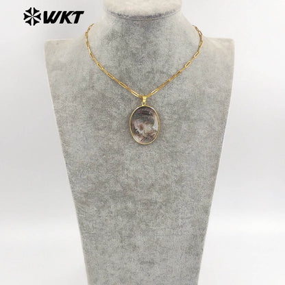 WT-JN338 Popular Sales Natural Shell Gold Plated Round Hand Carved Beauty Heads Pendant Necklace For Friends Birthday Gift