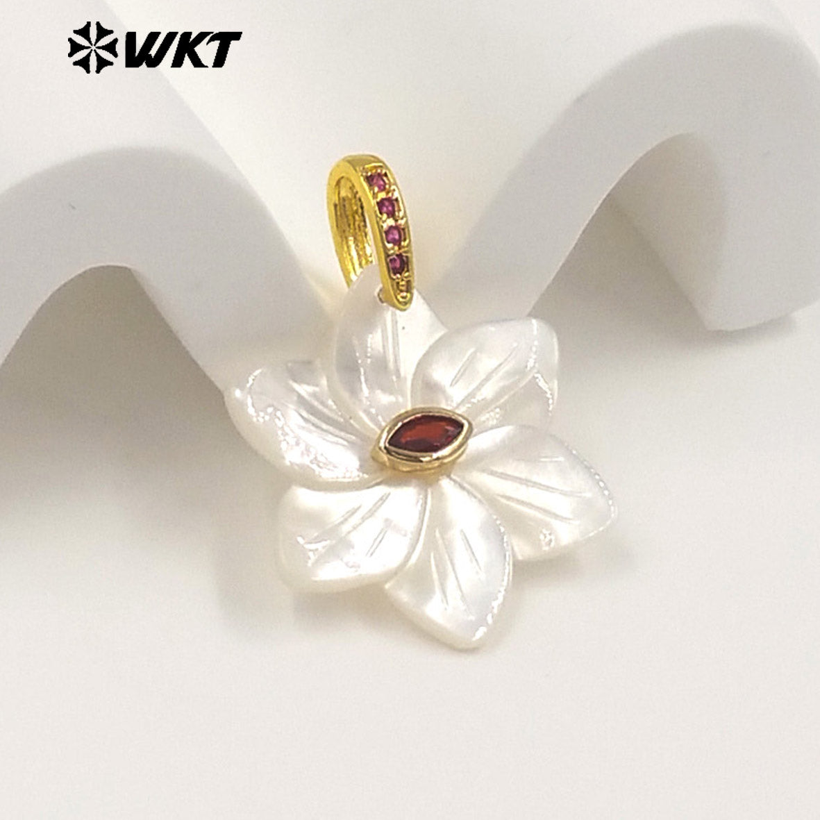 WT-JP479 Factory Wholesale Colorful Zircon And White Shell Carved Flower Shape Gold Pendant As Handmade Jewelry Findings
