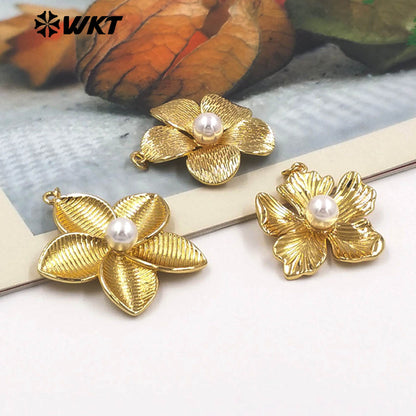 WT-P2077 Wonderful Gold Plated Brass And Artificial Pearl Metal Flowers Charm Pendant For Friend Present DIY Accessories