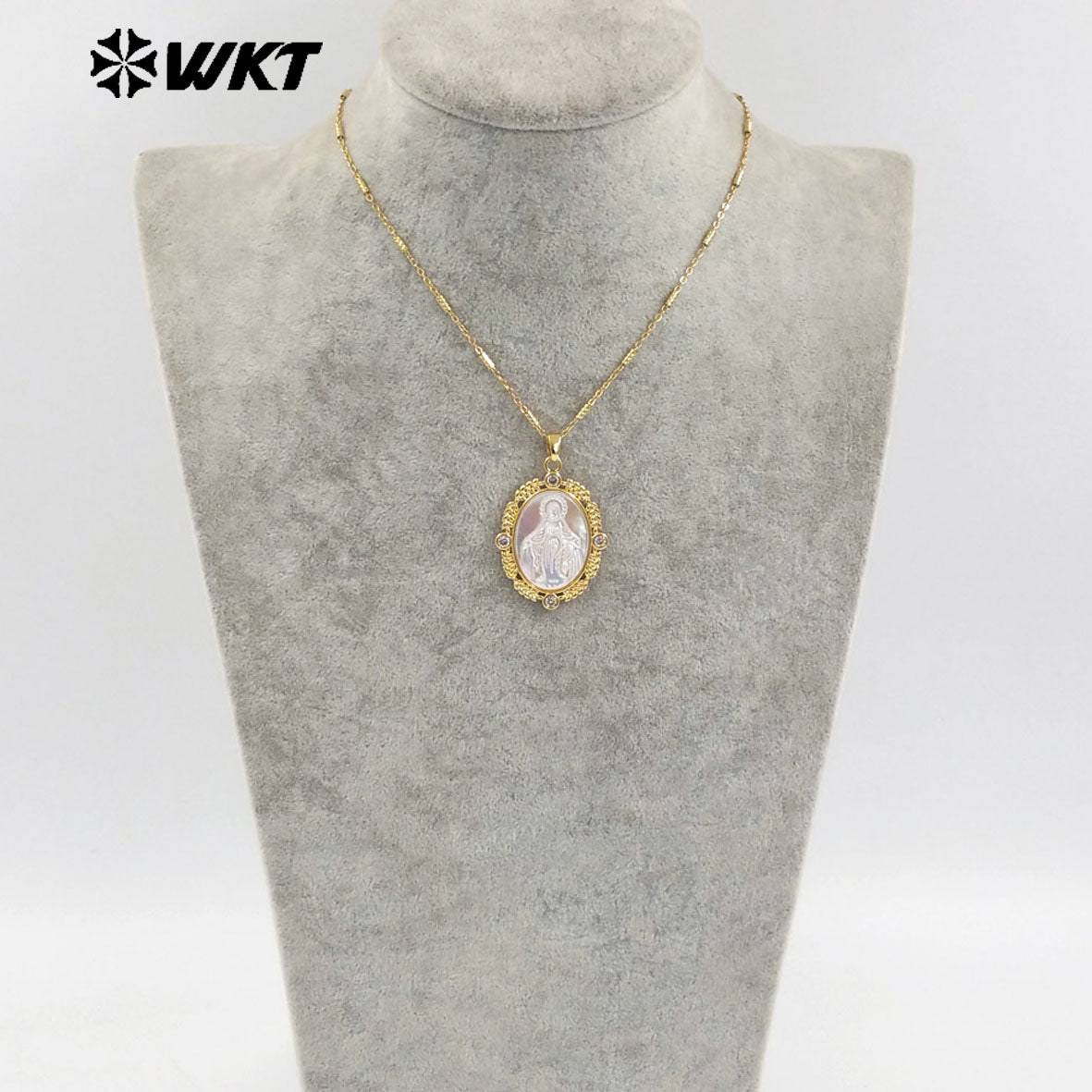 WT-JN272 Amazing Gorgeous Cubic Zircon Around 18K Real Gold Plated Brass Bezel Setting Shell Carved Lady of Grace Necklace