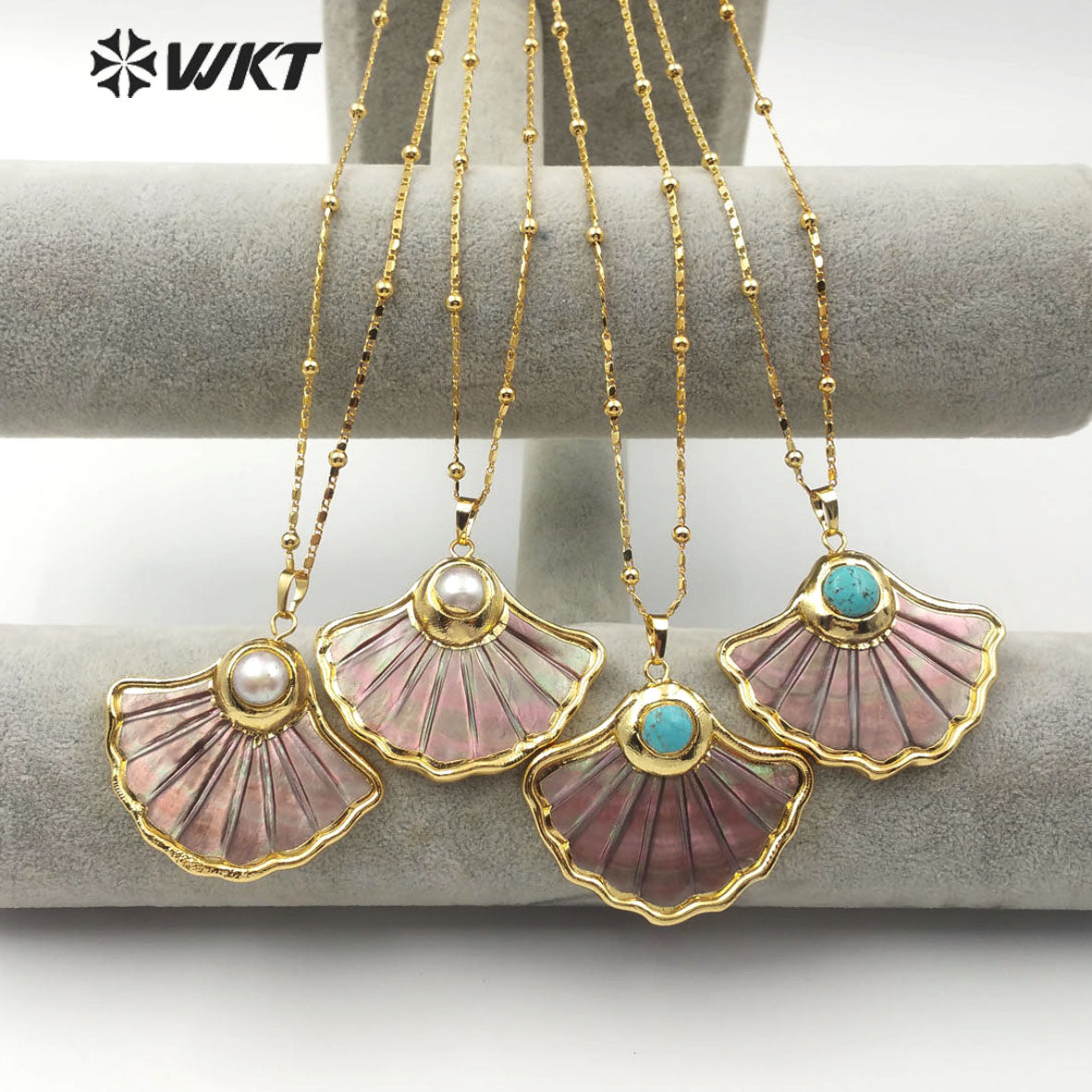 WT-JN065 Wholesale Dark Shell Scalloped Top with Pearl Pendant or Turquoise Pendant of Gold-plated Embellishment Shell Necklace