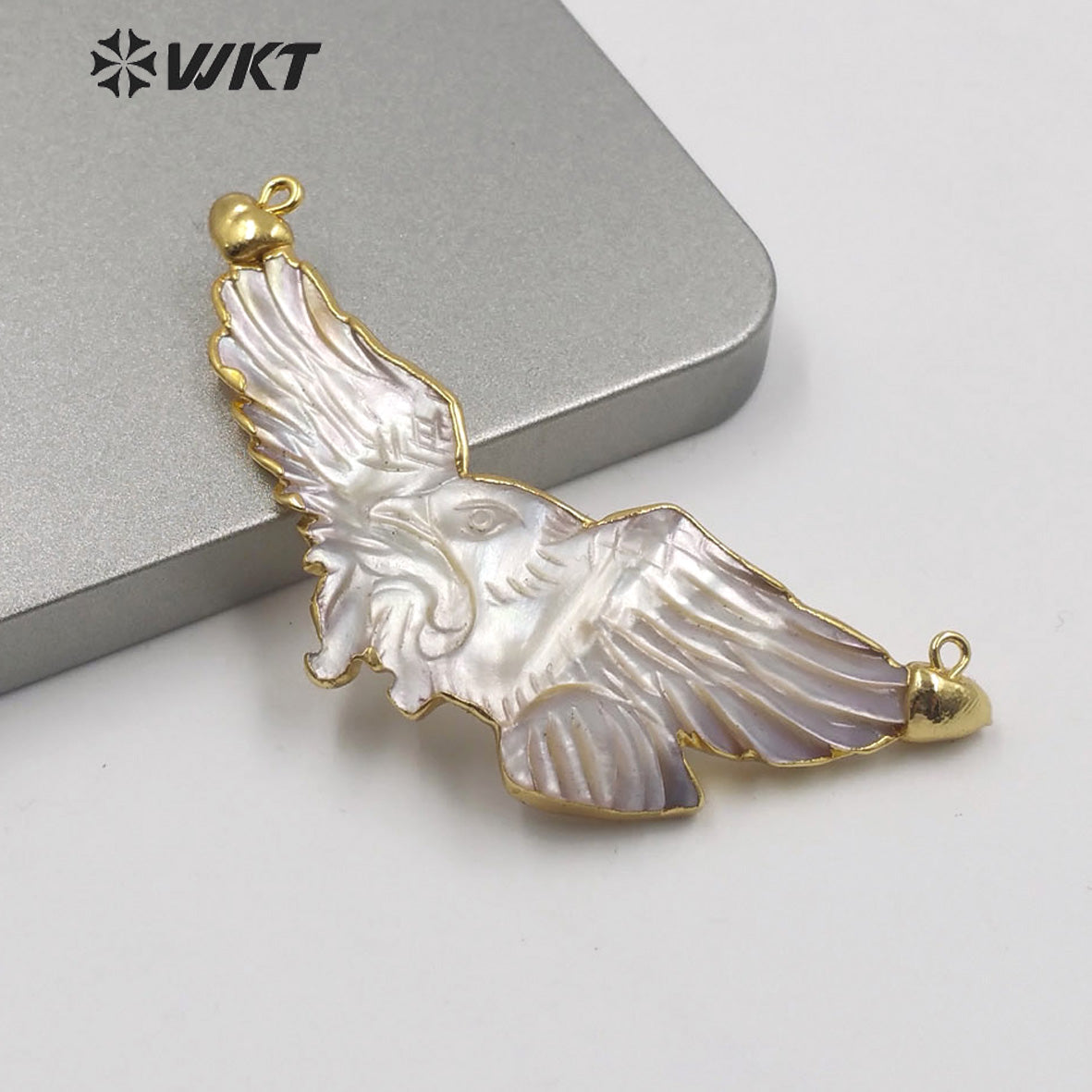 WT-JP212 Amazing Hand Make Carved White Eagle Pendant Women Trendy Double Loops White Shell Eagle Pendant in Gold