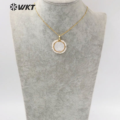 WT-JN157 Wholesale Fashion Gold Plated Handmade Handmade Wire Wrapped Freshwater Pearl Christian Cross Necklace in White Shell