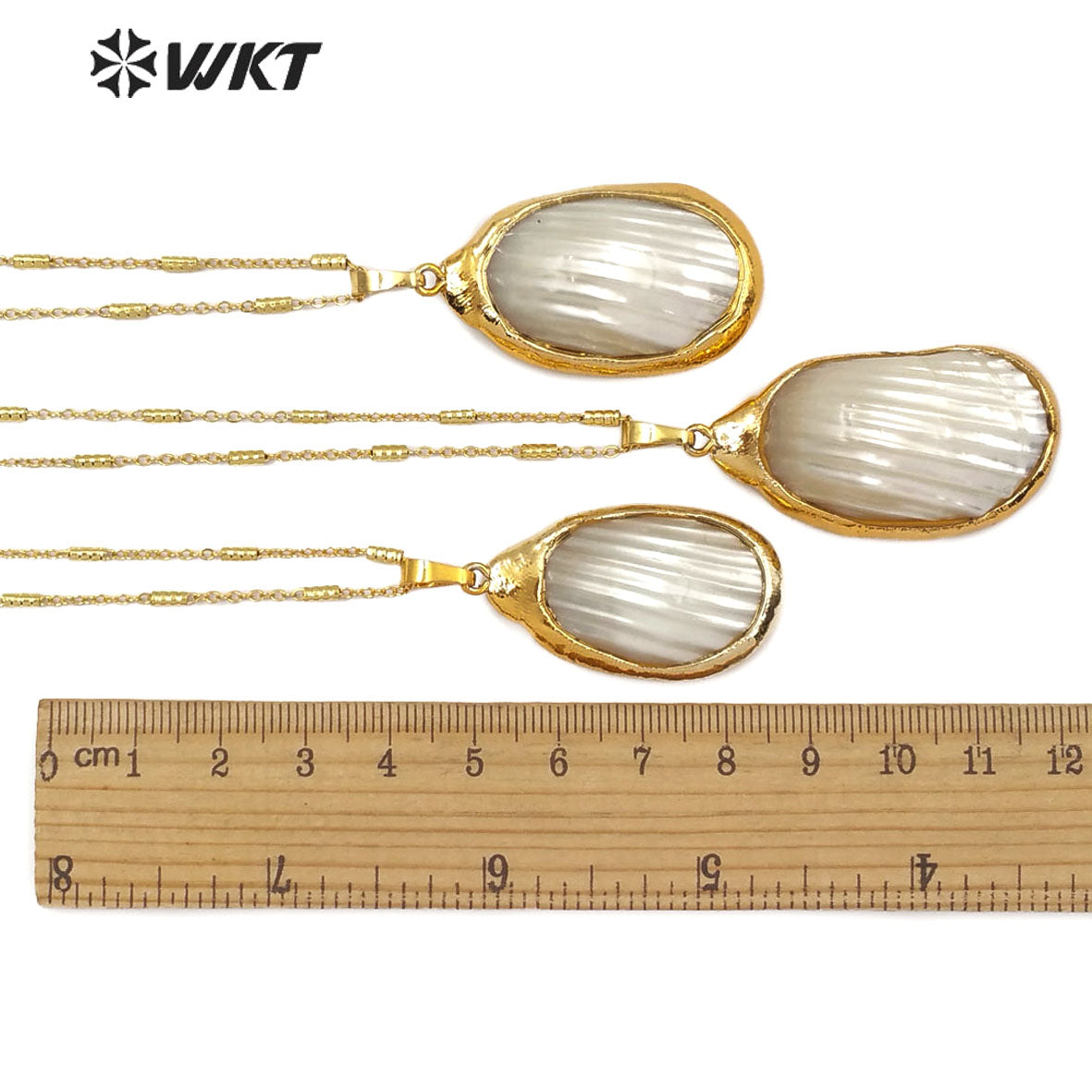 WT-JN083 Gold Bezel Pendant for Women Shell Pendant Beach Jewelry Irregular Oval Natural Sea Shell White Shell Necklace