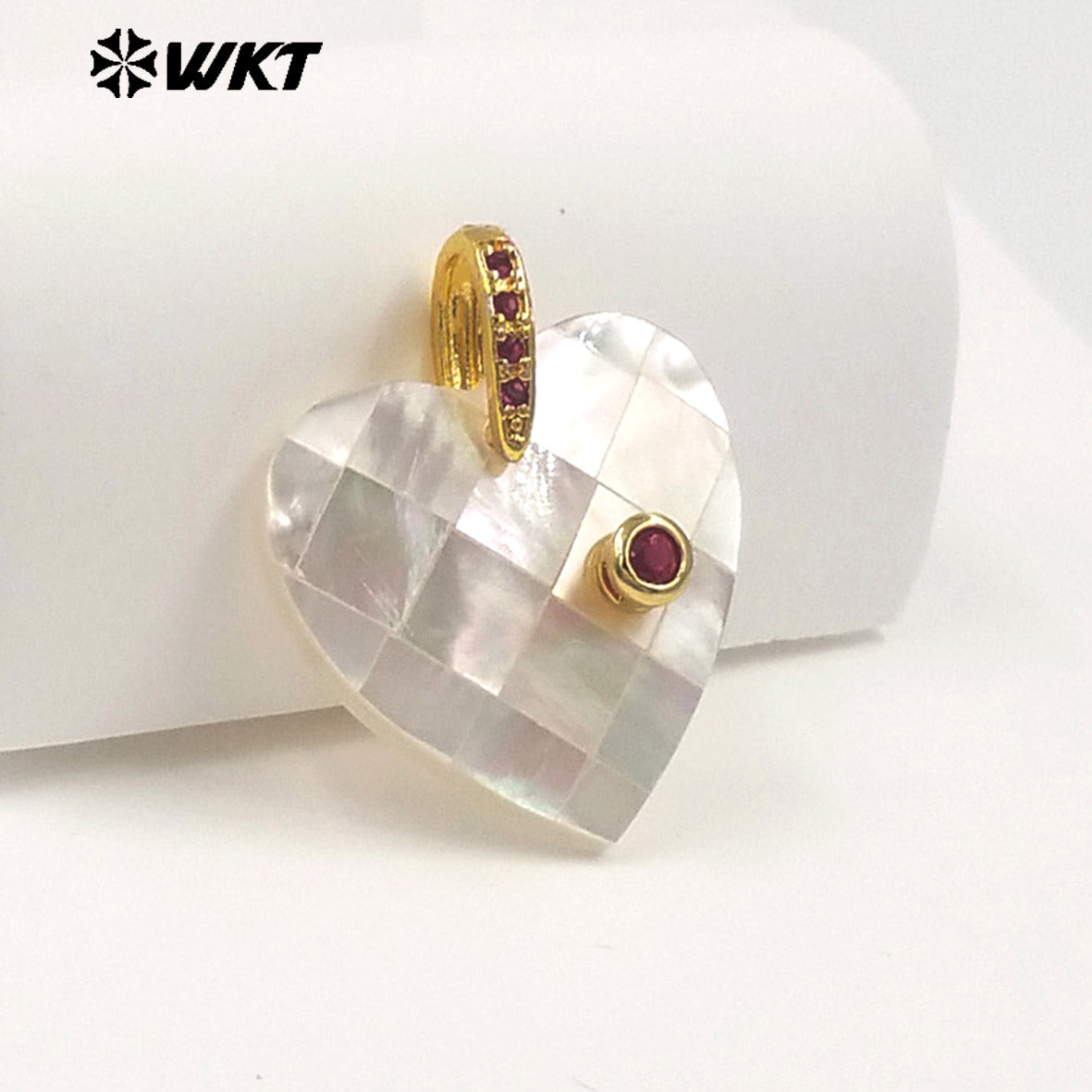 WT-JP483 Classic Fashion Gold Plated Zircon Setting In White Shell Heart Shape Little Pendants As DIY Necklace Accessories