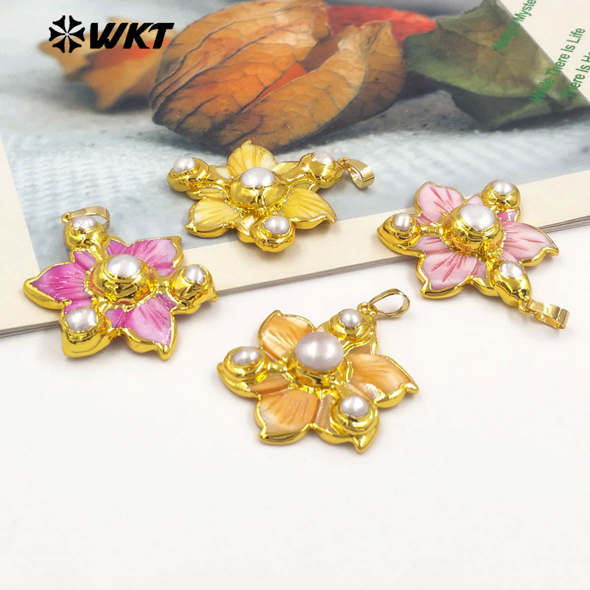 WT-JP388 Wholesale Hot Sale18K Gold Plated Shells and Pearl Flowers Shaped Pendant Delicate Jewelry for Women As Birthday Gifts