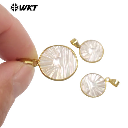 WT-JP511 Wholesale Minimalism Gold Plated Mother Of Pearl Carved Sunrise Charms Pendants For Women Necklace Jewelry Decorative