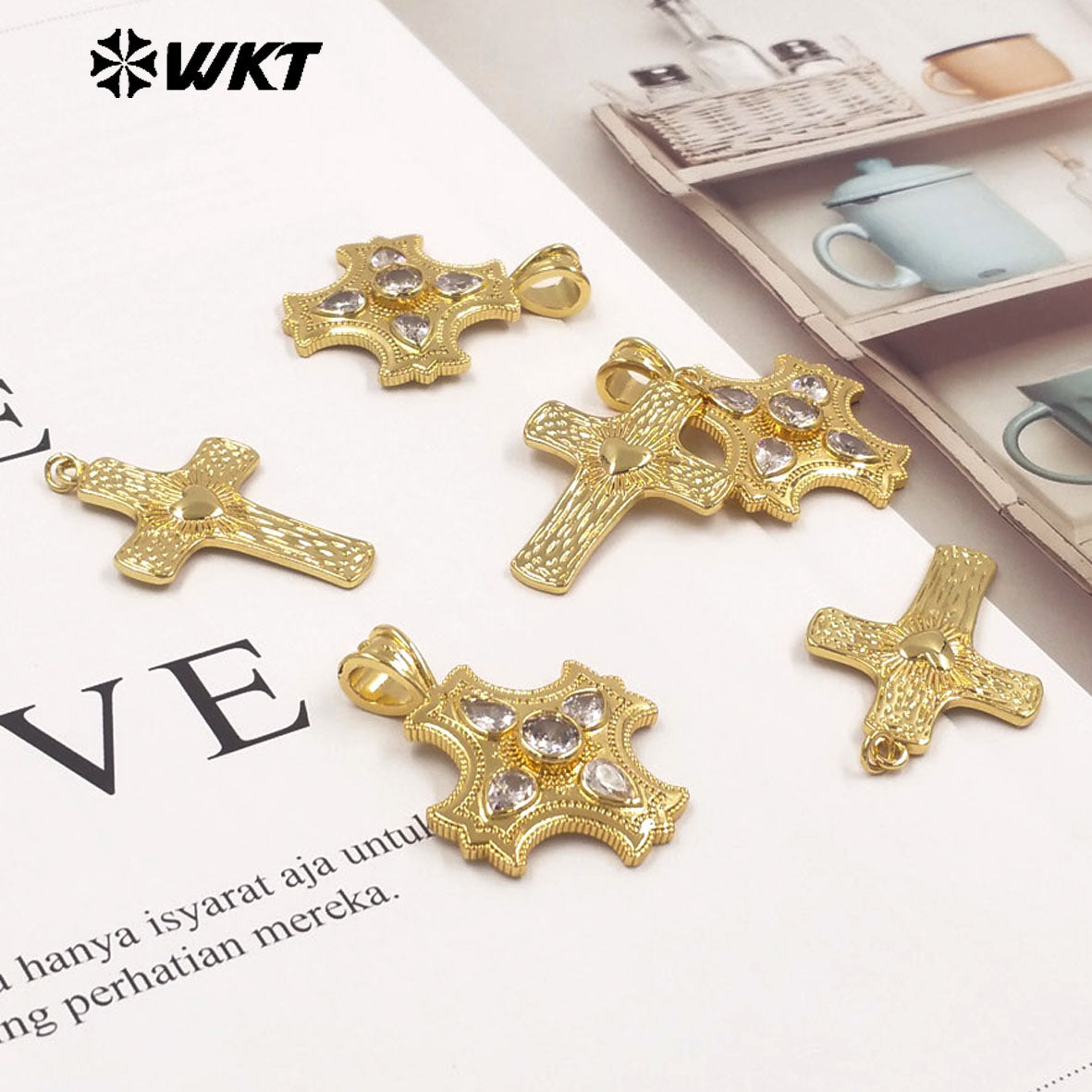 WT-P2119 Popular Classic Style 18K Gold Plated Metal Yellow Brass Cross Shape Pendant As Lady Trendy Necklace Accessory