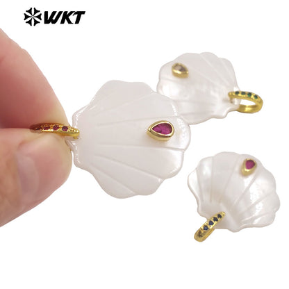WT-JP478 Women Newest Waterdrop Shape Zircon And White Shell Hand Carved Gold Pendant For Friend Gift Making Accessories