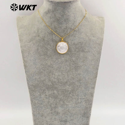 WT-JN352 High Quality Gold Plated Thin Chain With Round MOP Shell Hand Carved Wolf Pattern Pendant Necklace As Daily Jewelry