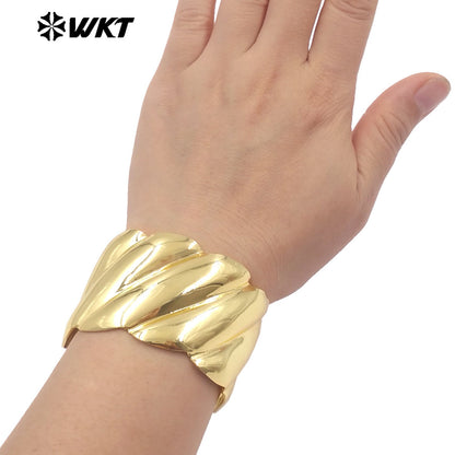 WT-B709 Wholesale Boutique Simple Style 18K Gold Electroplated Yellow Brass Metal Cuff Bangles For Lady Fashion Jewelry