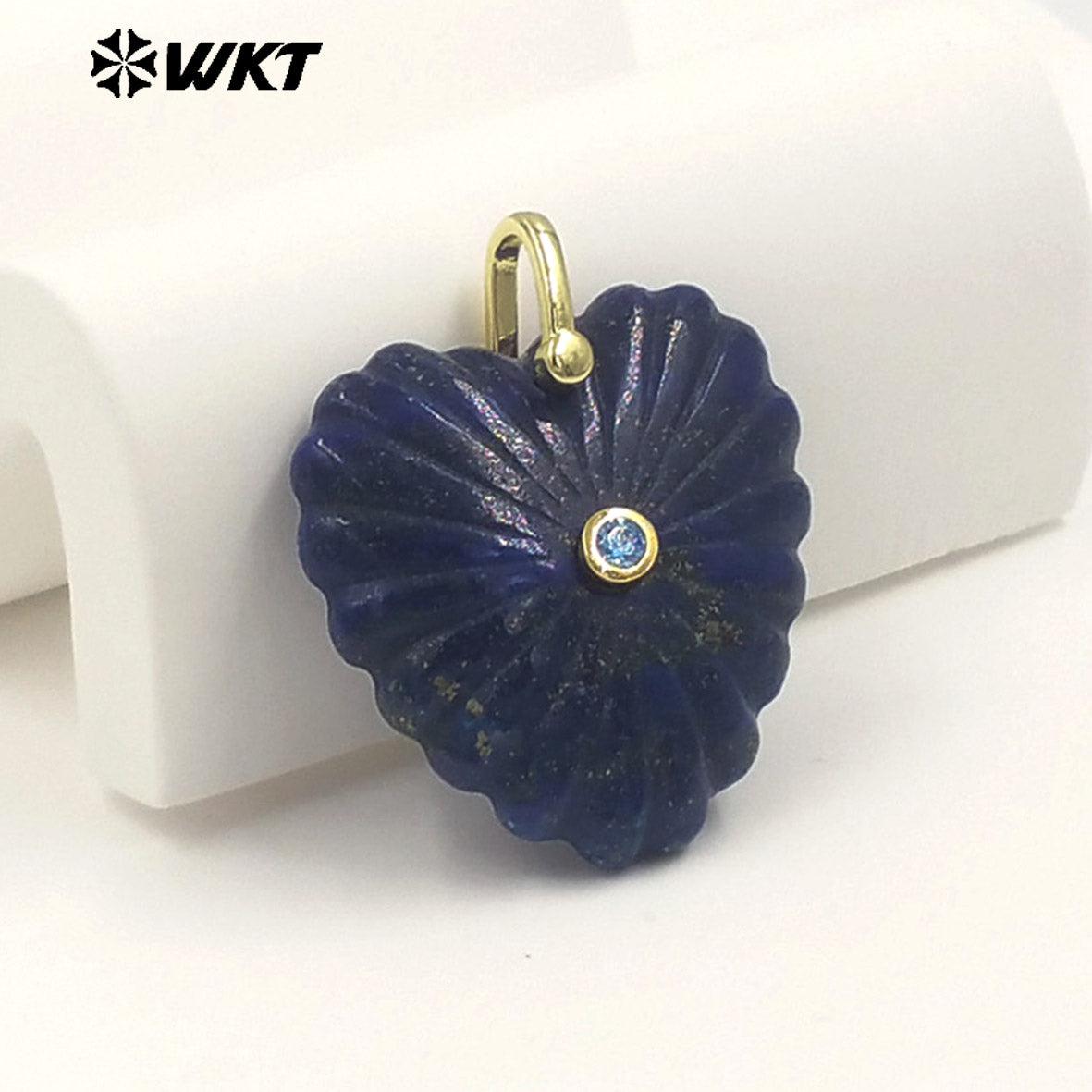WT-P2091 Fashion Wholesale Natural Gemstone Hand Carved Heart Shape Gold Pendants For Friends Anniversary Gift Accessories