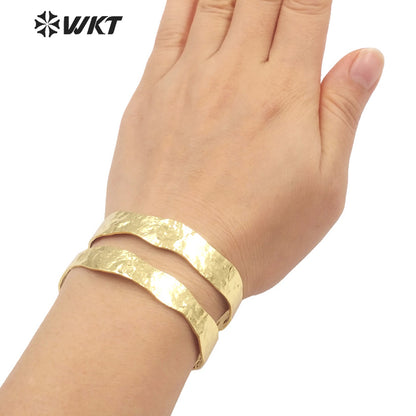 WT-B654 Wholesale 18K Real Gold Plated Yellow Brass Resist Tarnishable Fashion Simple Metal Bangle for Party